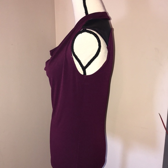 🆕 Ann Taylor Burgundy top. - Picture 4 of 10